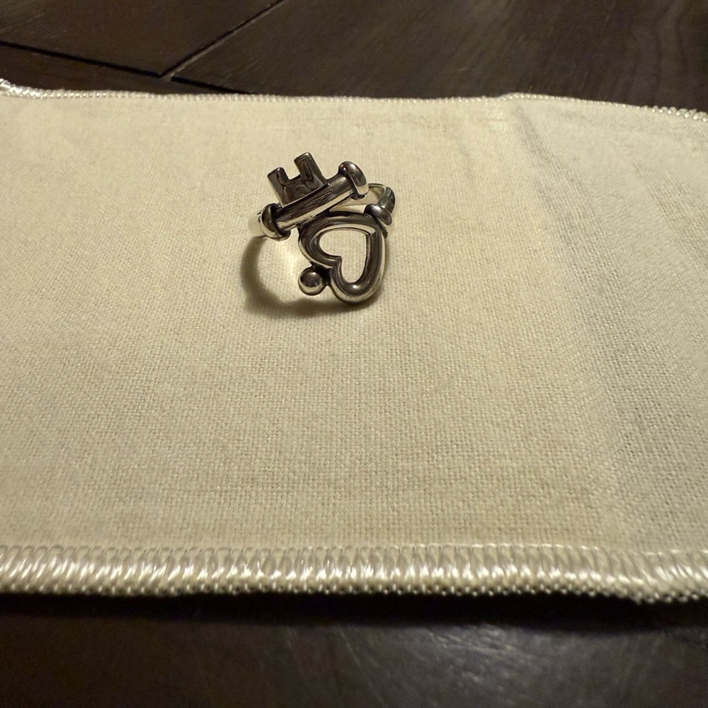 James Avery Key to my Heart ring
